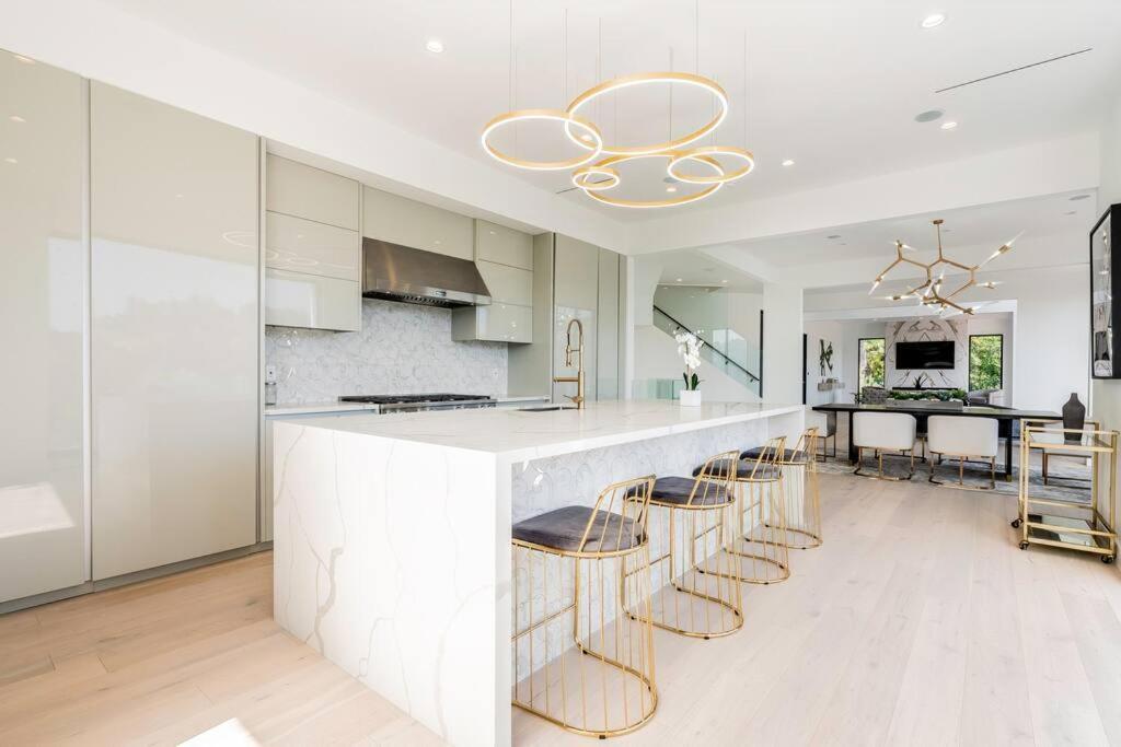 Luxurious In Bh Pool, Spa, Theater, Views Appartement *